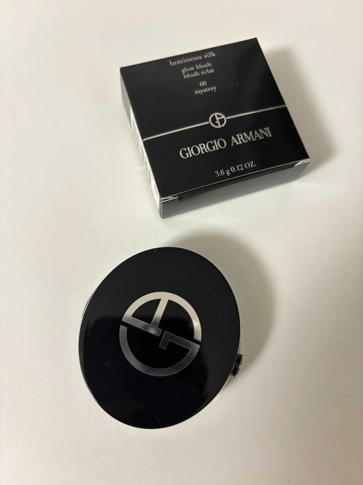 Róż Giorgio Armani luminous silk glos blush eclat 60 Nowy