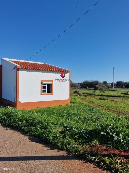 Casa de campo em Odiaxere inserido em um terreno de 6200 m2