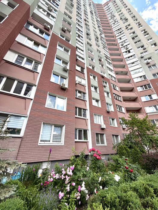 БЕЗ КОМІСІЇ !!! Працюємо з ДЕРЖАВНИМИ програмами . Продам - 1 кім.квартиру .вул Софії Русовоі - 3  ЖК  Патріотика  р-н Дарницький  . МЕТРО