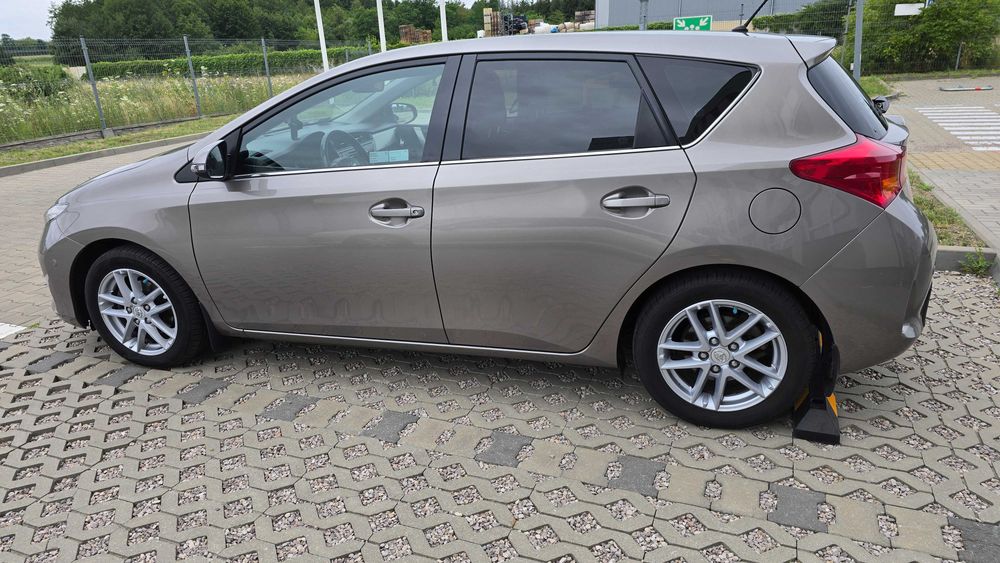 Toyota  Auris 1.6