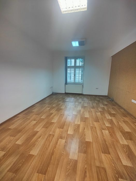 Оренда Офіс Антоновича ( Коновальця) 100 м.кв, 4 Зали,ц 500 у.о