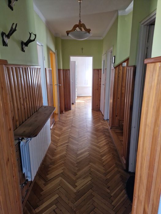 Dom 7 pokoi, piwnica, garaż w oddzielnym budynku