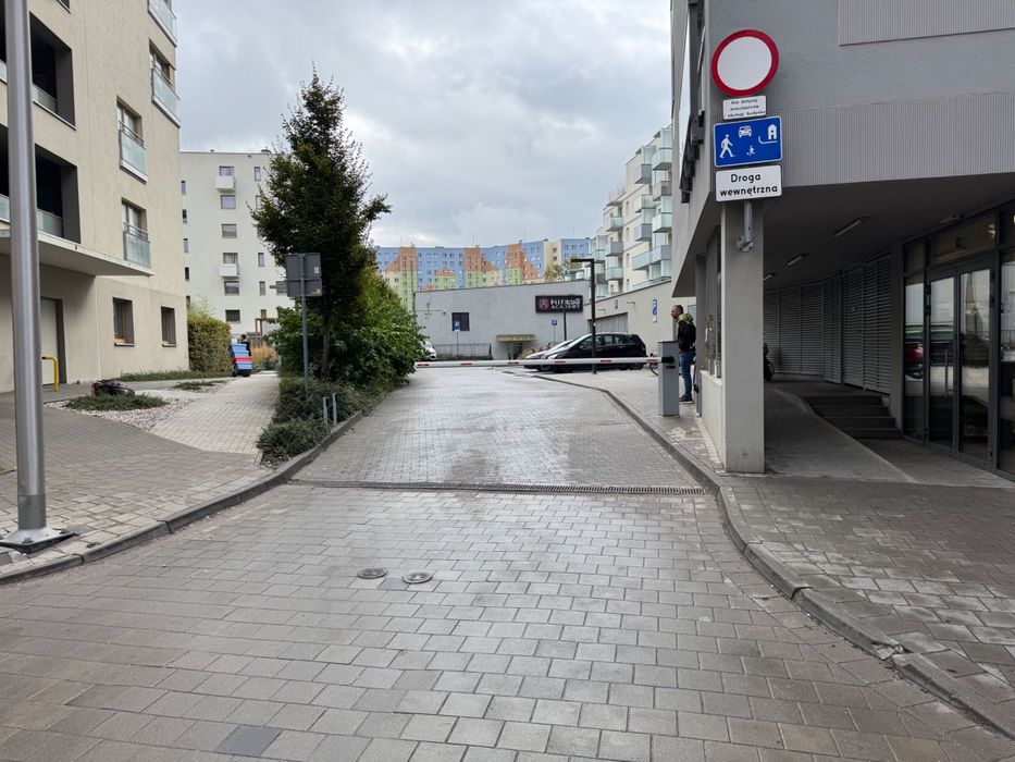 Wynajmę Miejsce Parkingowe naziemne Wrocław Żegiestowska 7