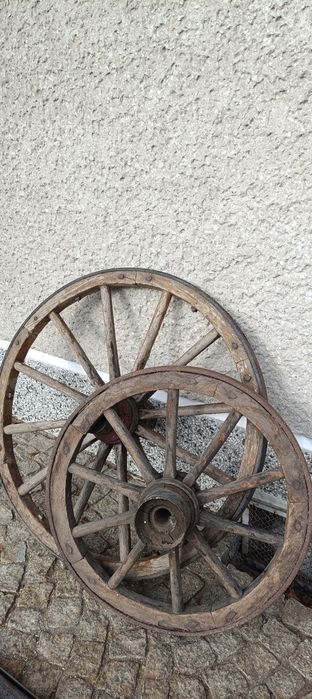 Stare koła do wozu.