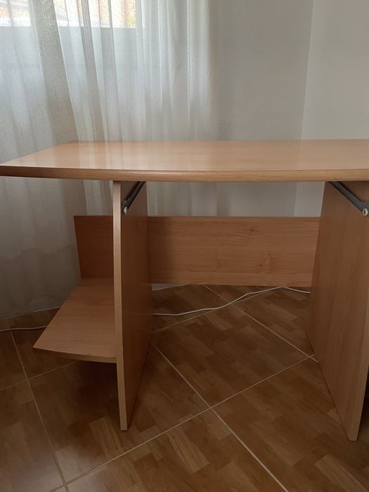 Secretária de Madeira