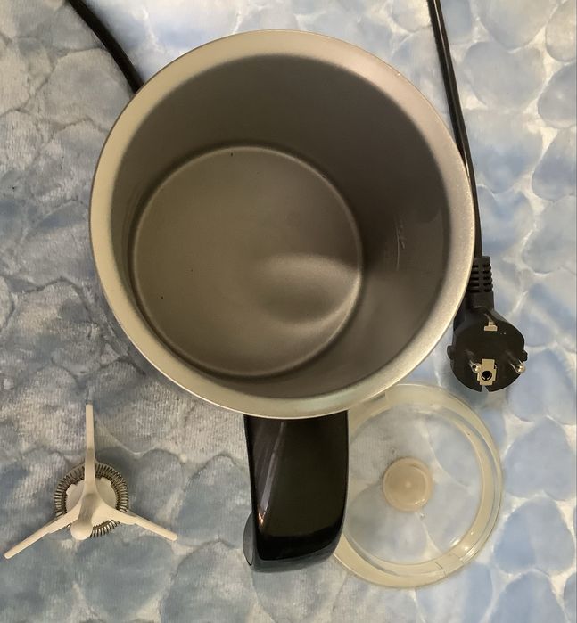 Капучінатор, спінювач молока Delonghi EMF 2 BK чорний