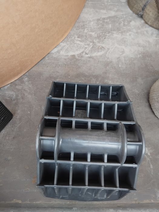 Кутник для кріплення вантажу.Уголок