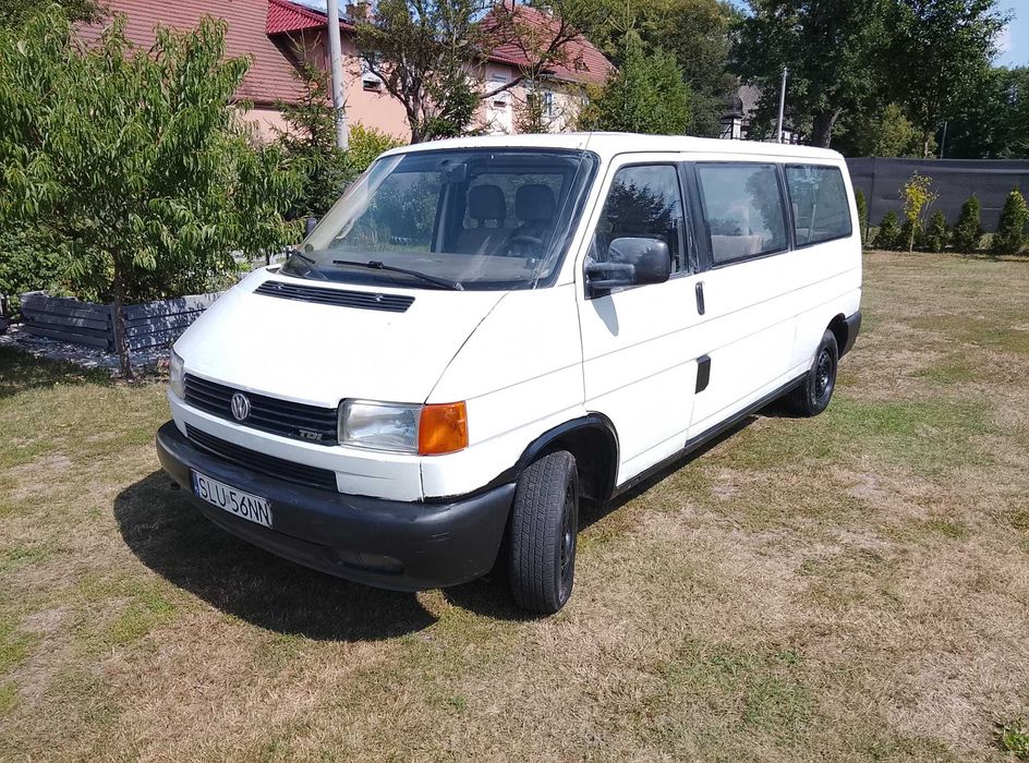 VOLKSWAGEN TRANSPORTER T4 2.5tdi 105 koni 9osób long przedluzany hak 2000kg caravelle multivan