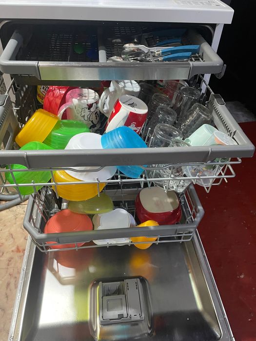 Vendo duas coisa máquina de lavar loiça e frigorífico candy combinado