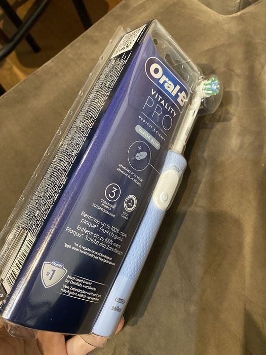 Escova eletrica Oral-B nova