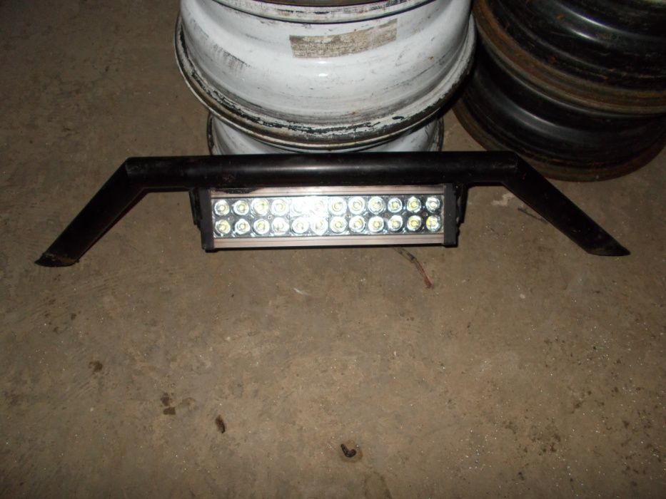 barra LED', volante desportivo, chapeleira, cubbybox consola central