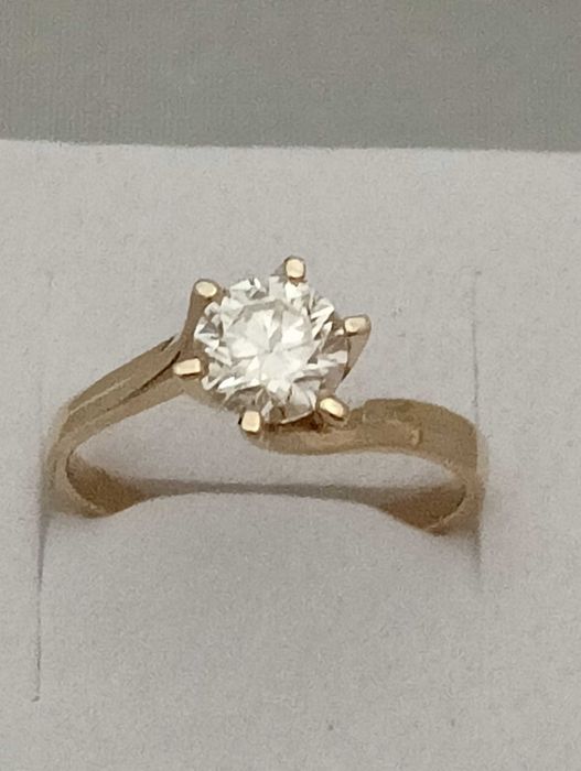 Złoty pierścionek z moissanitem 1,00 ct 3,10 g