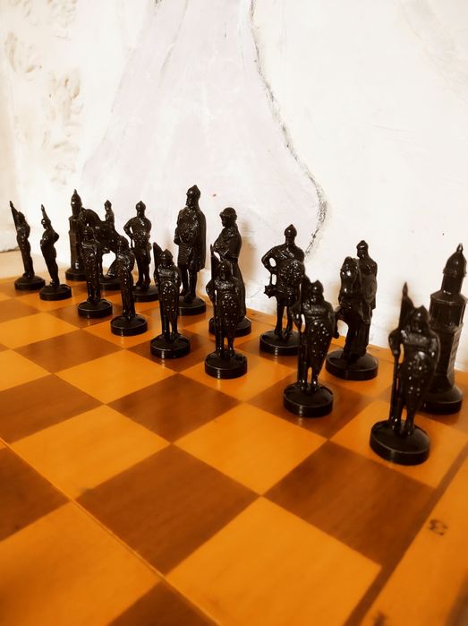 Продам шахматы .