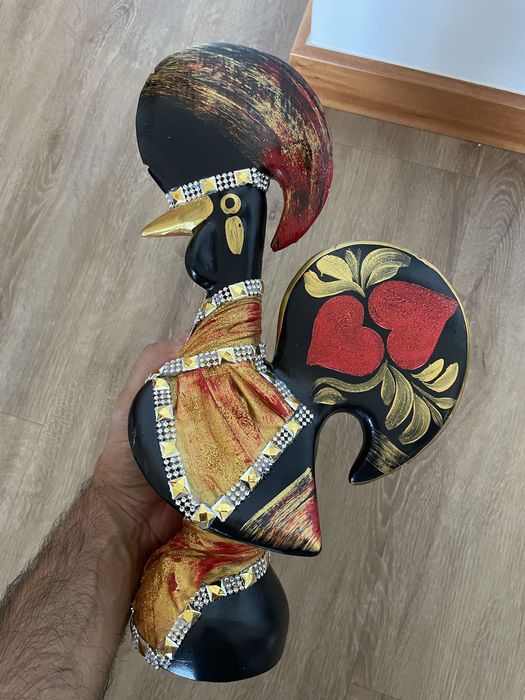 Galo de Barcelos pintado à mão