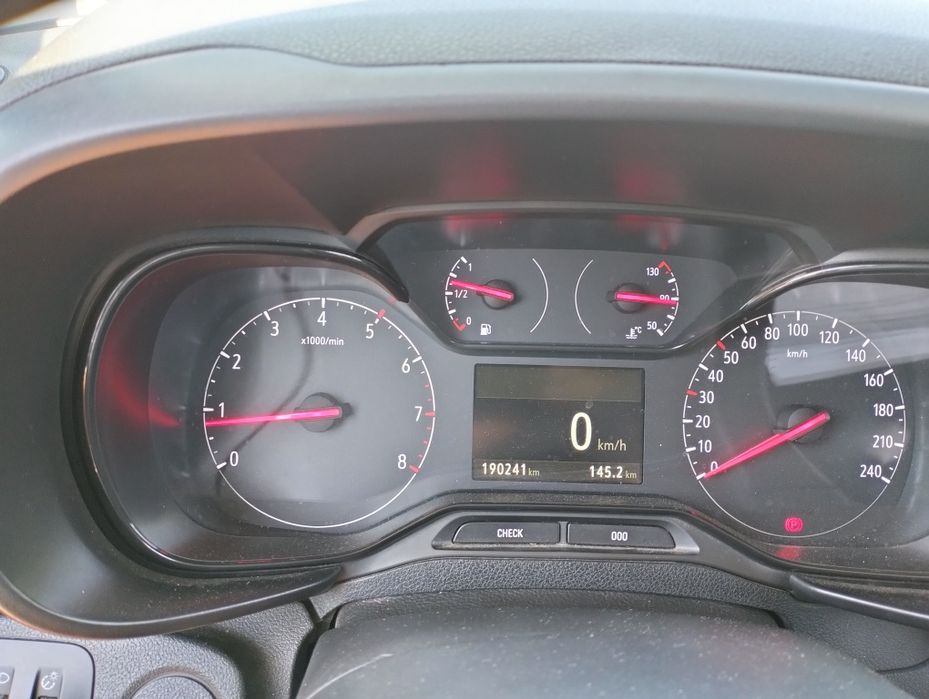 Opel Combo 2019 impecável