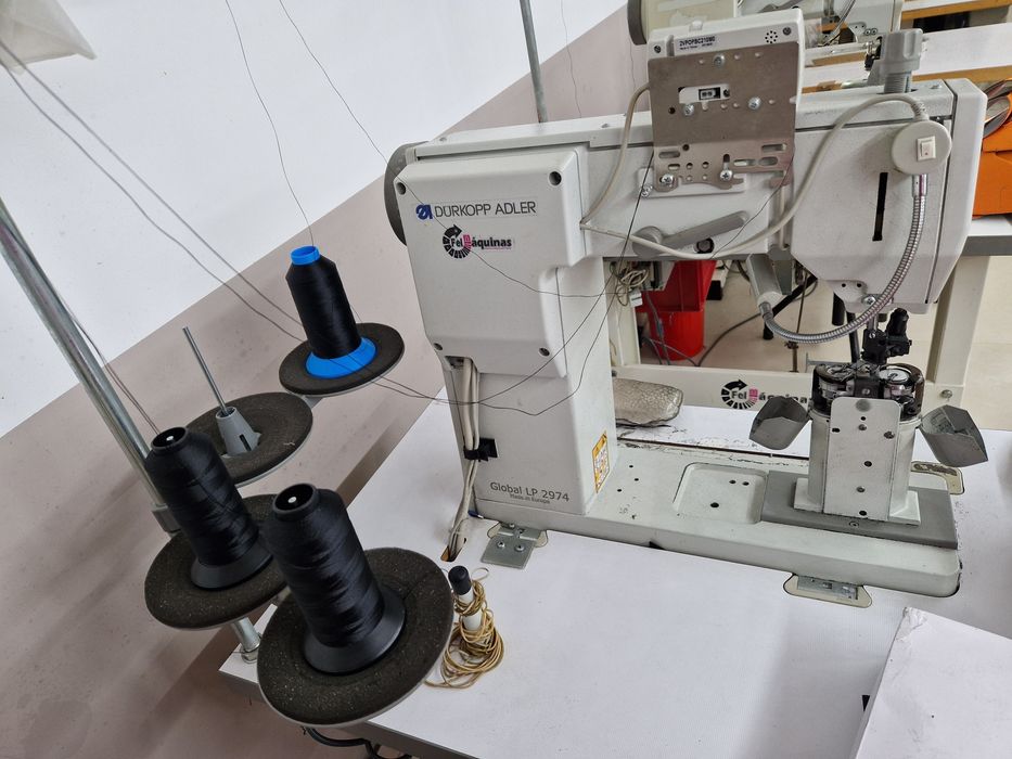 Máquina Adler 2 agulhas