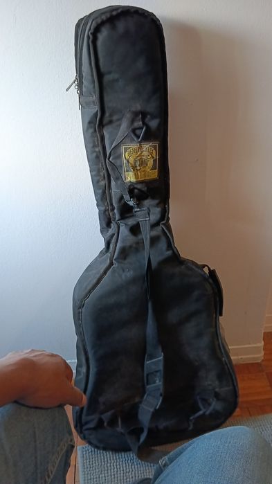 Vendo violão Yamaha ótimo estado de conservação violão tem nota fiscal relíquia violão acústico valor estimado 500 euro vendo pois comprei outro
