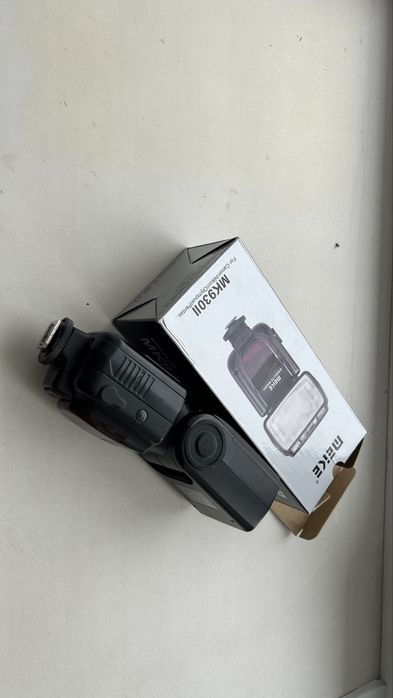 Продам на запчастини або відновлення фотоспалах Meike MK930ll