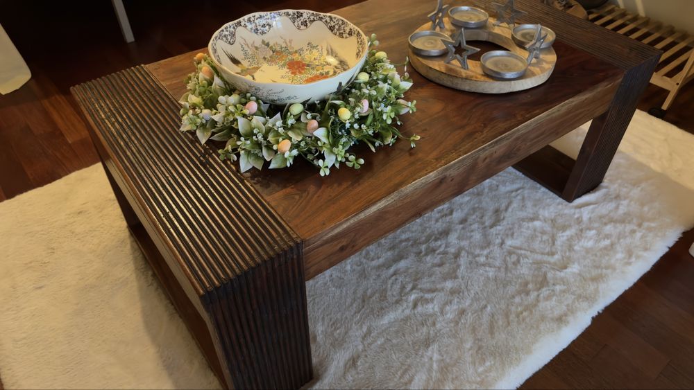 Mesa de centro em madeira maciça