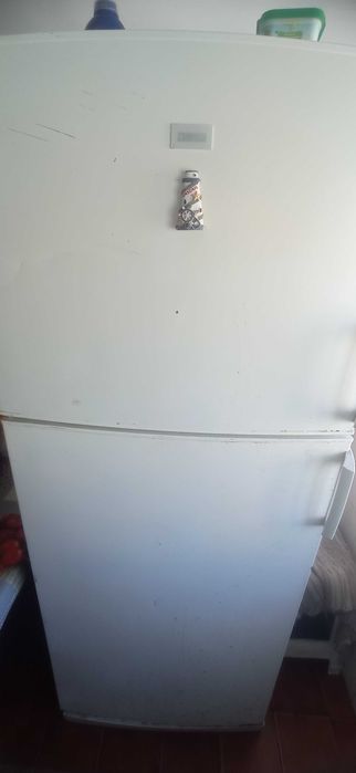 Two Refrigerators506916319150090240