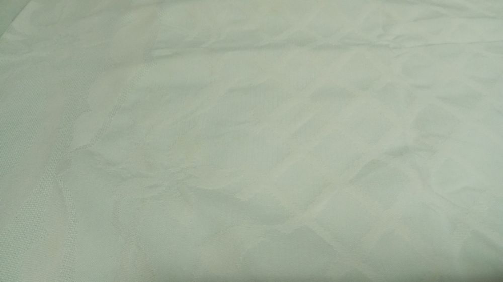 Toalha de linho lavrada com 6 guardanapos 2.20 MTS por 2.40 mts