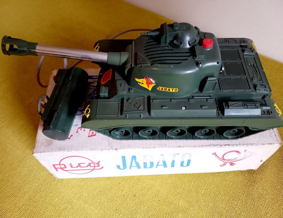 Tanque que dispara MUSICA
"Rico" Espanha, anos setenta, bom estado de