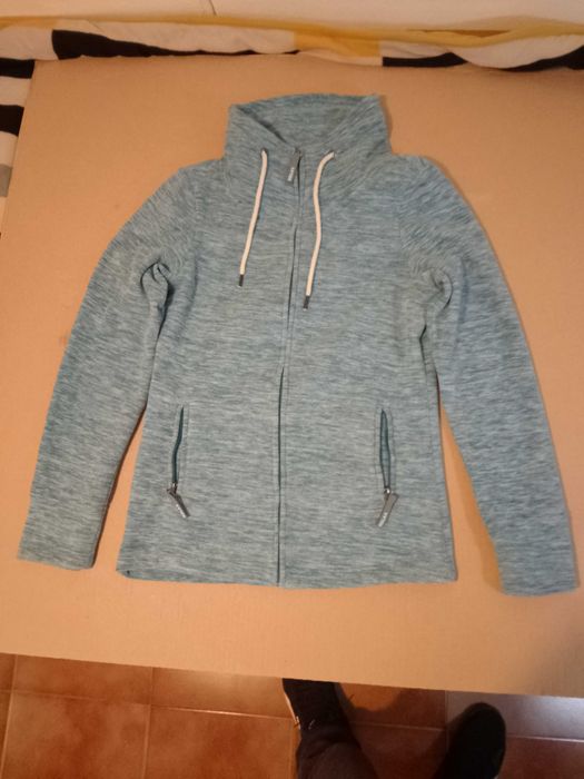 Varias roupas de senhora