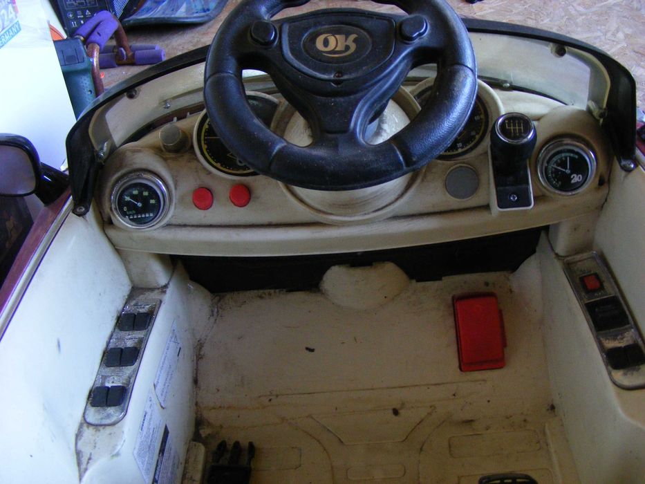 Дитяча  іграшкова машинка на аккумуляторах