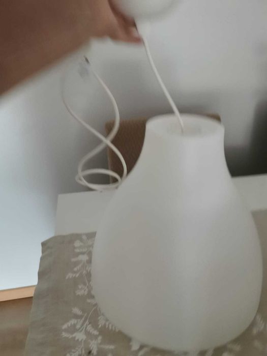 Candeeiro suspenso Ikea branco  + lâmpada