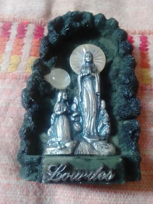 Peça decorativa santinha Lourdes só 8€ excelente estado
