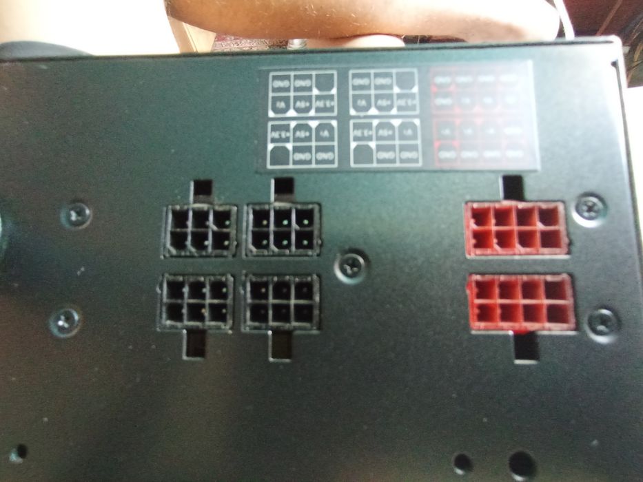 Продам блок питания Sirtec HP 700w, + кабель sata и молекс
