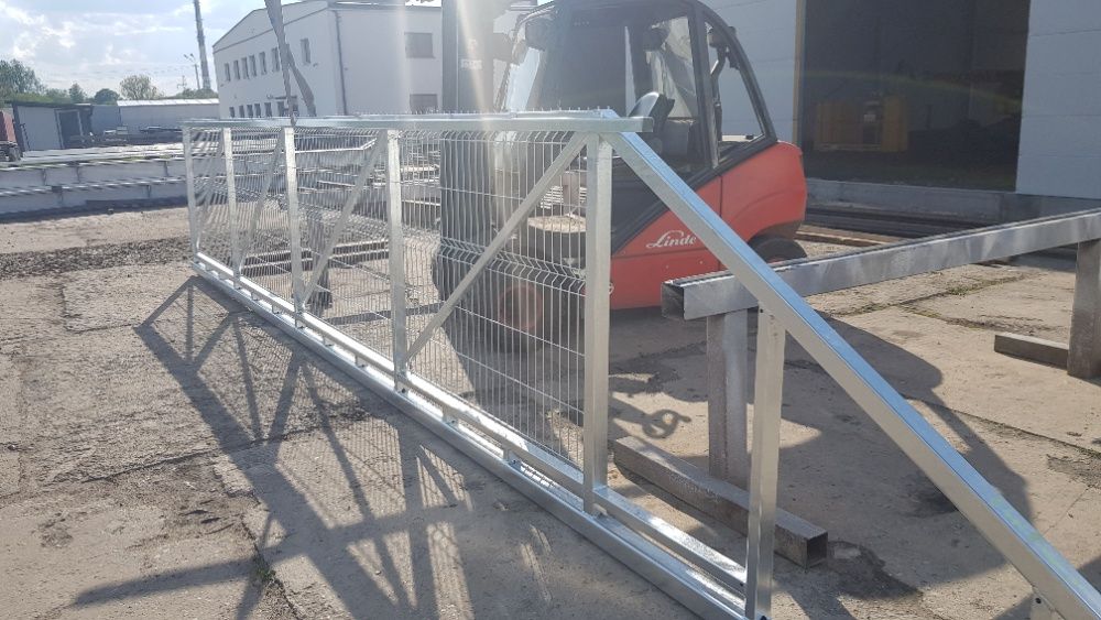 Brama przesuwna samonośna 4,00 m z siatką OCYNKOWANA