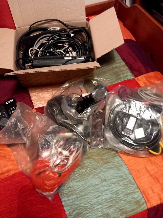 Material variado pcomputador,telemóvel etc..