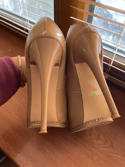 Босоніжки (туфлі) жіночі