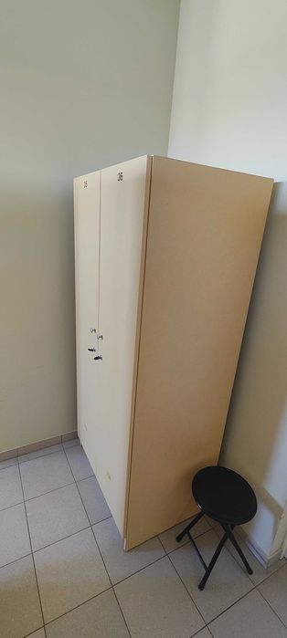 Szafka pracownicza drewniana.