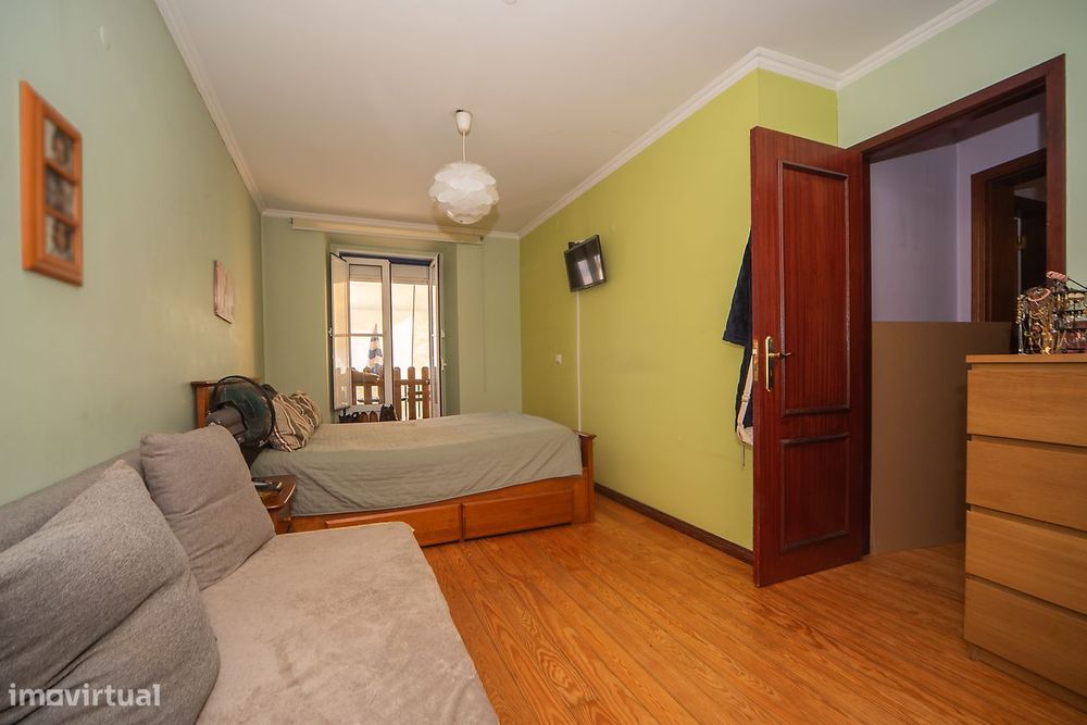 Apartamento T2+1 com cave e espaços adicionais na Tv. Nazaré, Lisboa