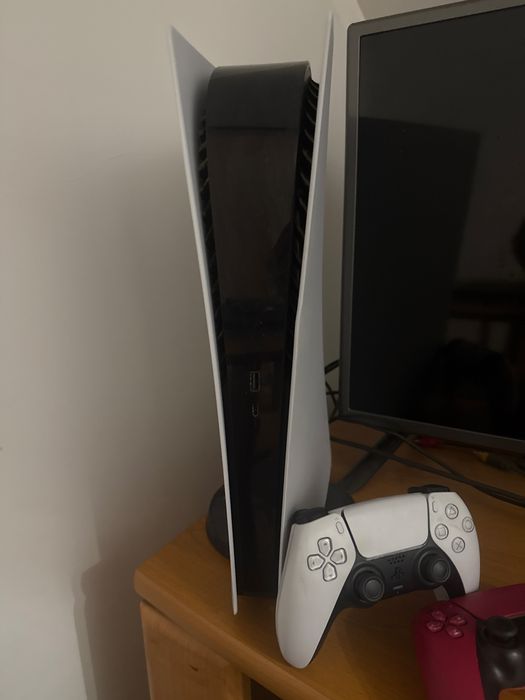 Playstation 5 + 2 pady