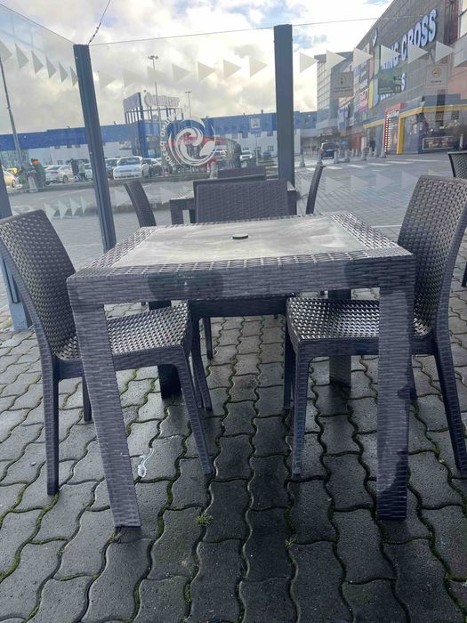 Стіл та крісла Saturno під ротанг