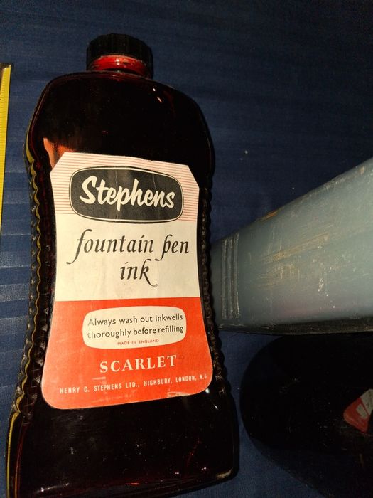 Vendo tinta permanente antigo stock  ,100 euro tudo