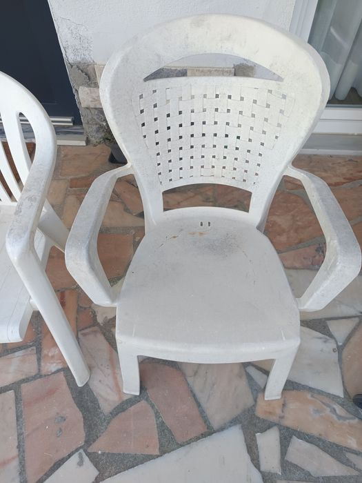 Cadeiras de plástico