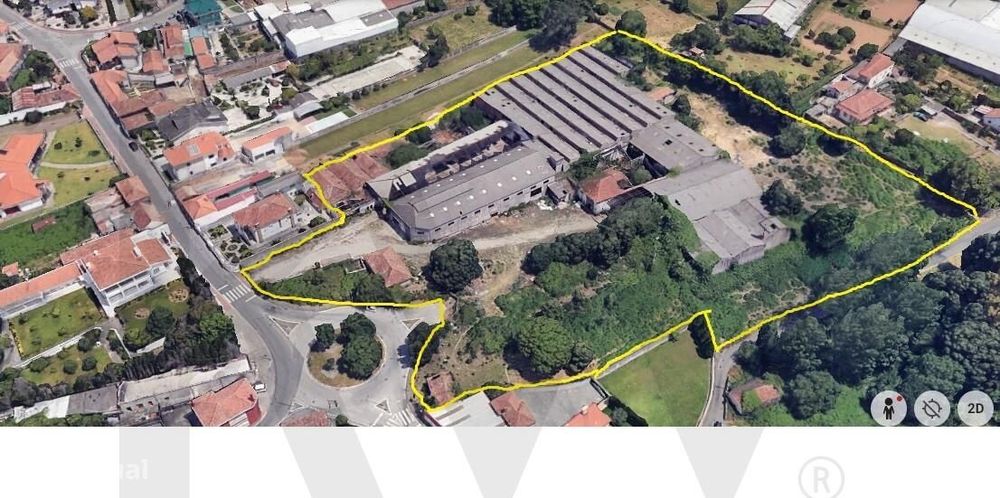 Terreno com 18.910 m2 com vários Armazéns para restauro ou para constr