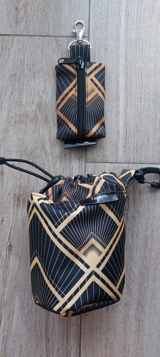 Zestaw na spacer z psem: saszetka na smakołyki + etui na worki