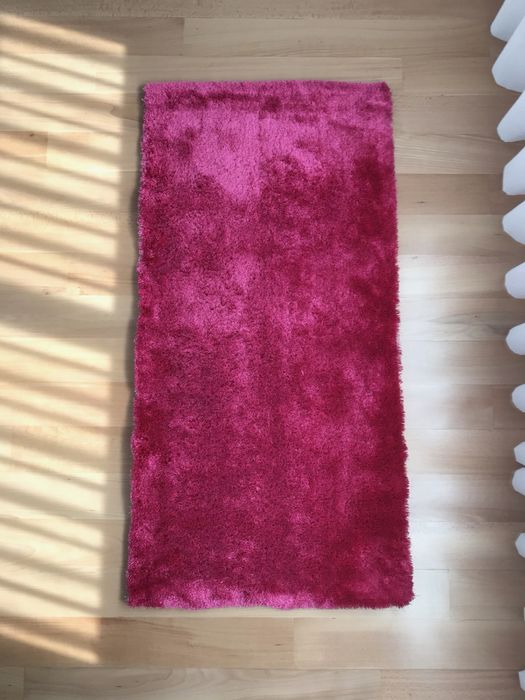 Conjunto de dois tapetes rosa de pelo comprido