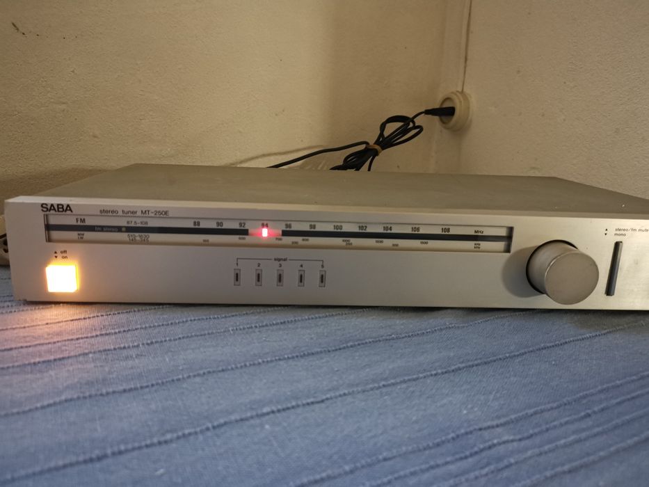 Sintonizador de rádio Vintage Saba MT-250E