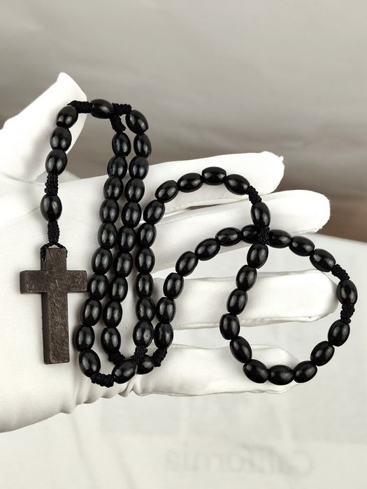 NOWY Naszyjnik wisiorek drewniany różaniec czarny krzyż krzyżyk Jezus