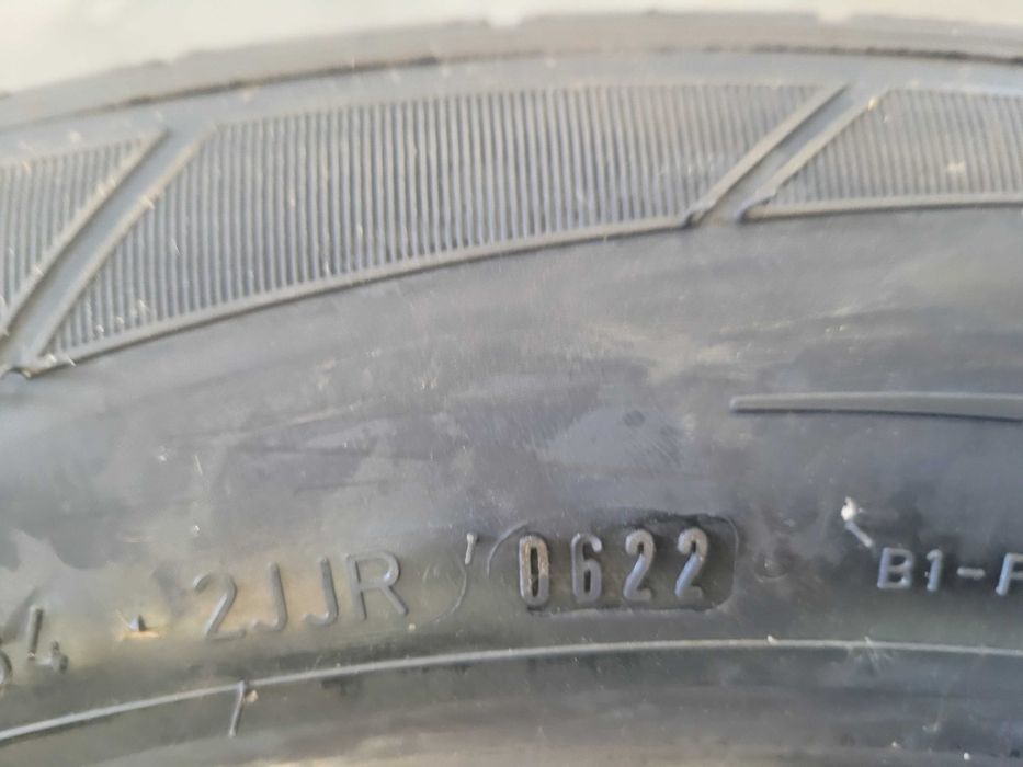 opony Dunlop 235/ 50 19  nowe komplet