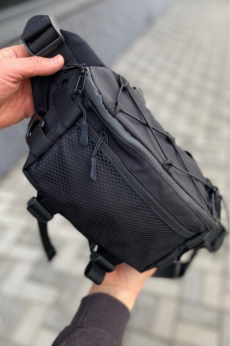 Сумка через плече тактична поясна нагрудна чорна зі стропами карабін