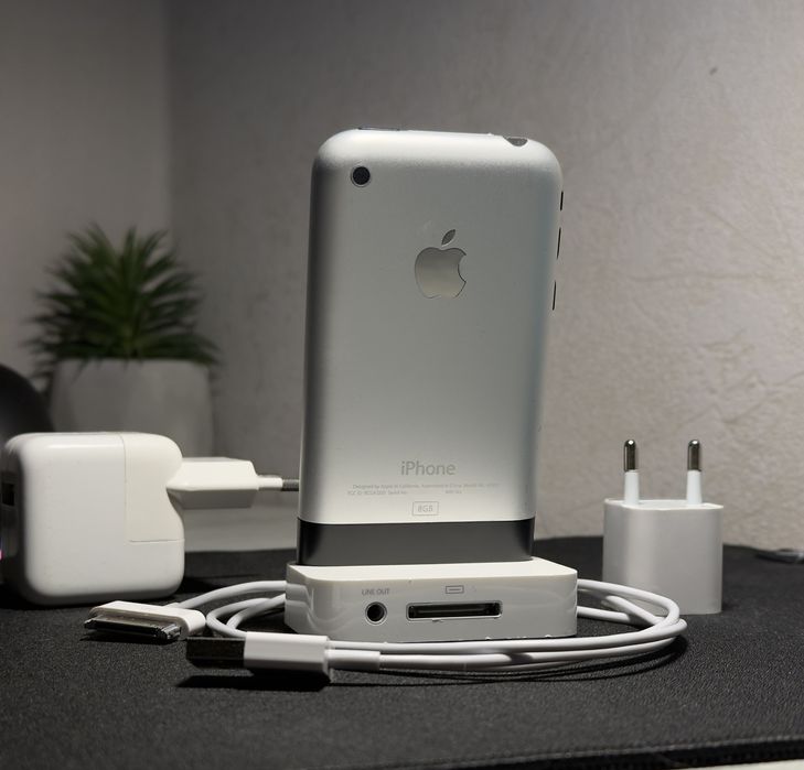 IPhone 2g 8GB 9/10