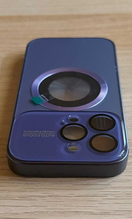 Etui iPhone 16 Pro MagSafe z osłoną aparatu / fioletowe