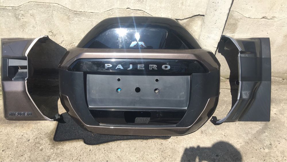 Пластик Рестал на ляду Мітсубісі Паджеро Mitsubishi Pajero Wagon